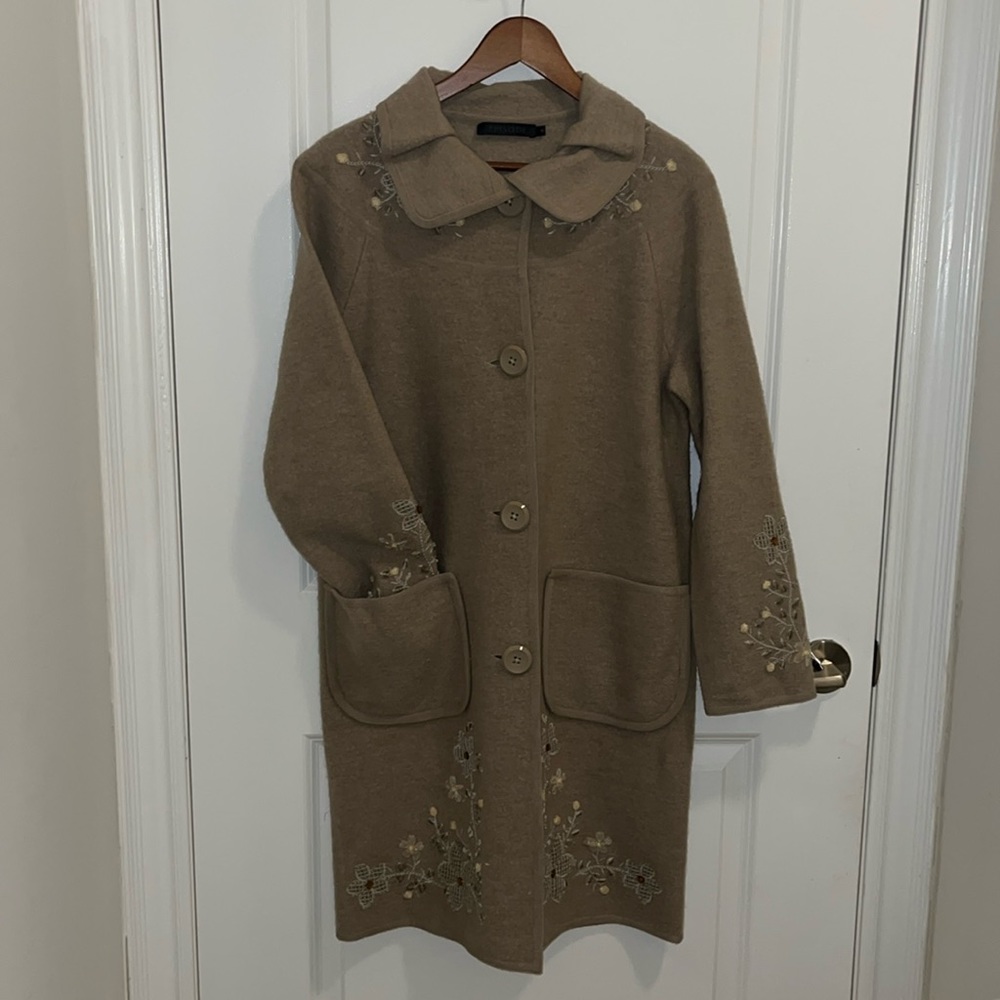 Episode 100% wool long coat embroidered
